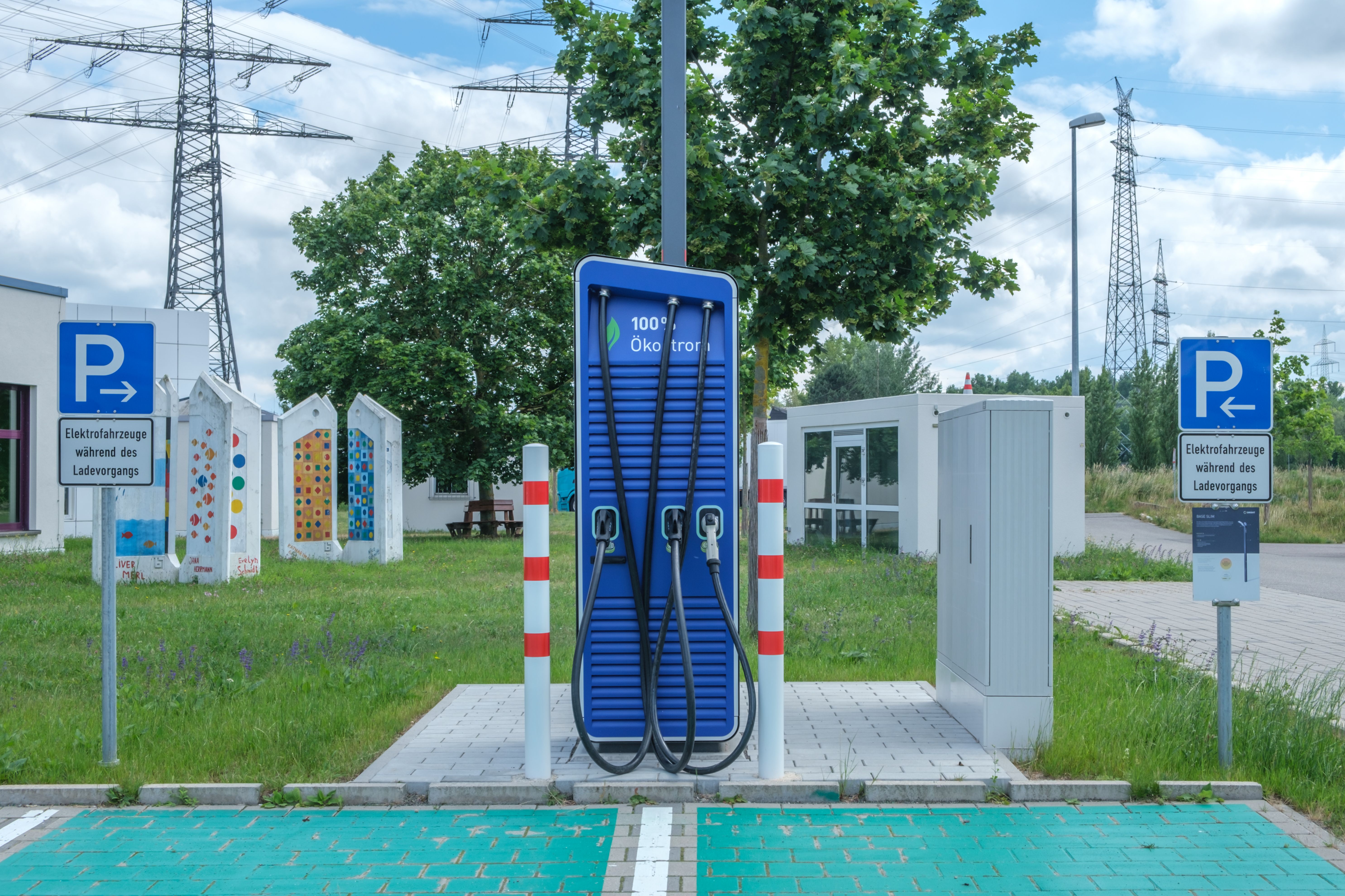 Öffentliche Ladesäulen im Freien